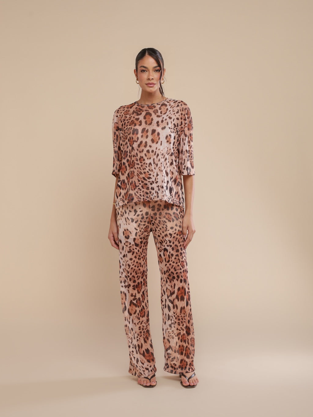 Conjunto Tule Estampado Onça Feline Camiseta e Calça