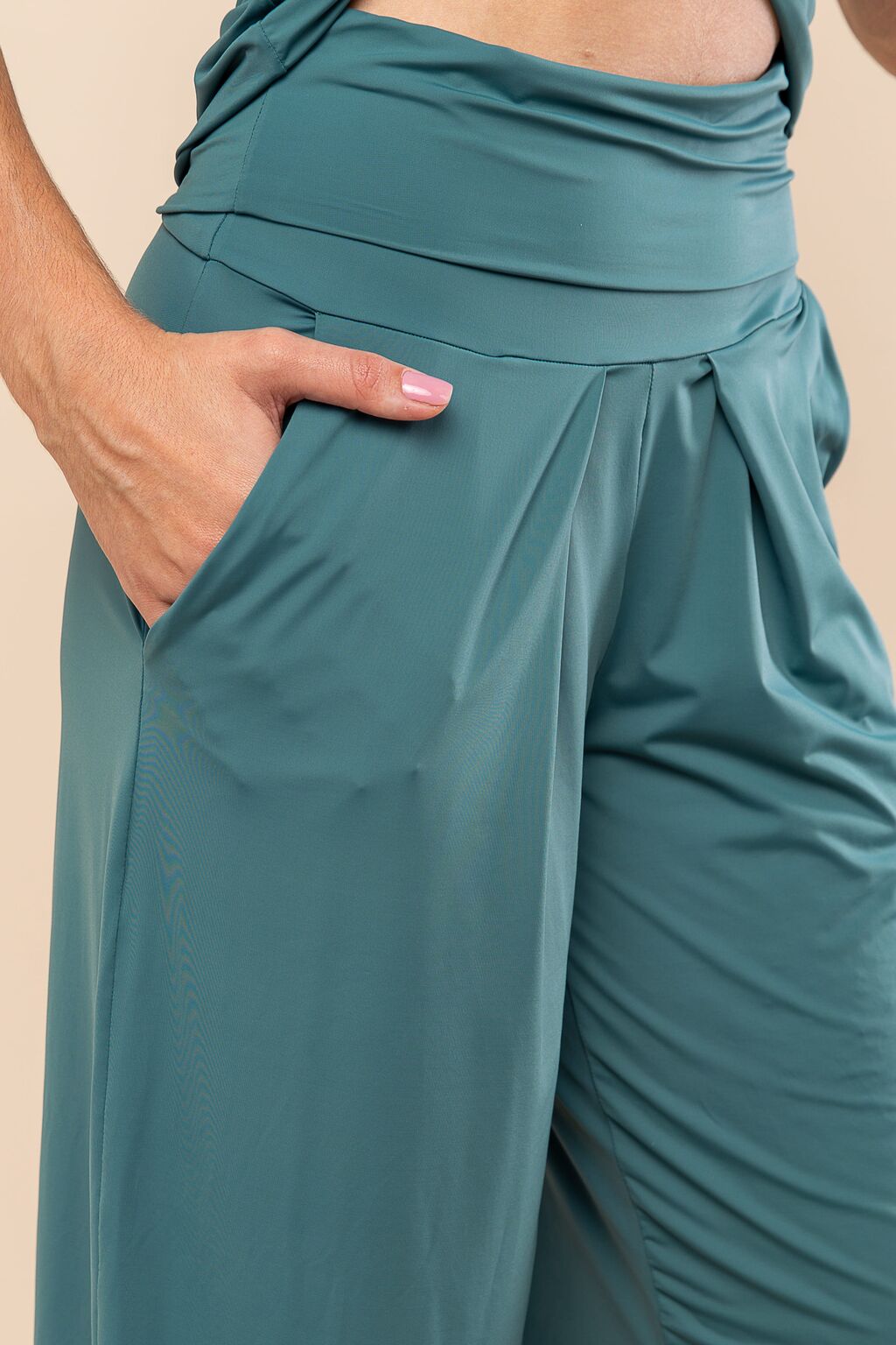 Calça Underground Pantacourt Verde Jade
