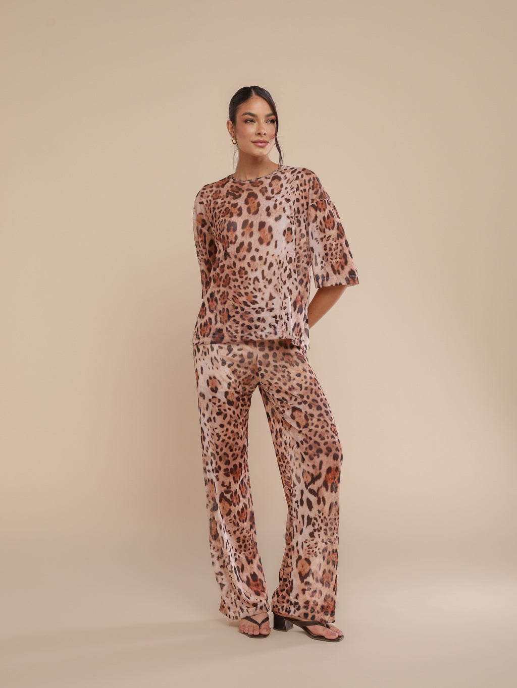 Conjunto Tule Estampado Onça Feline Camiseta e Calça